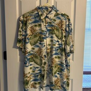 Island Shores men’s tropical shirt, Size M, 100% rayon